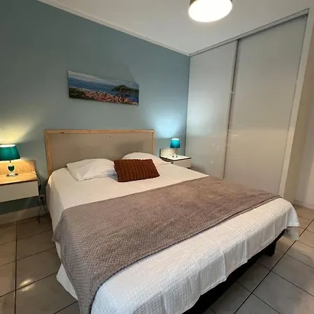 Di Castelli T2 Avec Piscine Apartment
